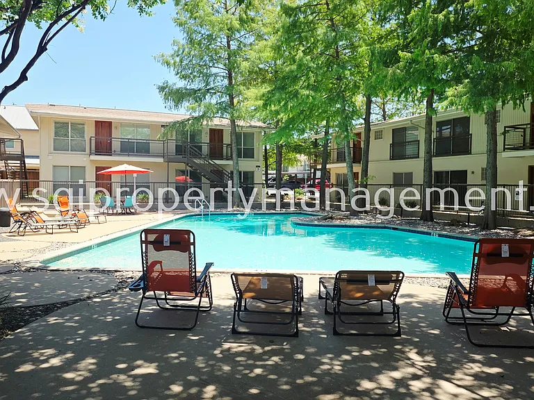 4616 W Lovers Ln — Photo 18