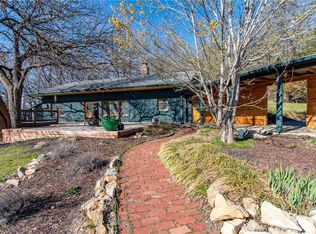 2086 E 1517th Rd, Lawrence, KS 66044