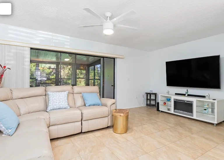 2000 Forrest Nelson Blvd #B6 — Photo 4