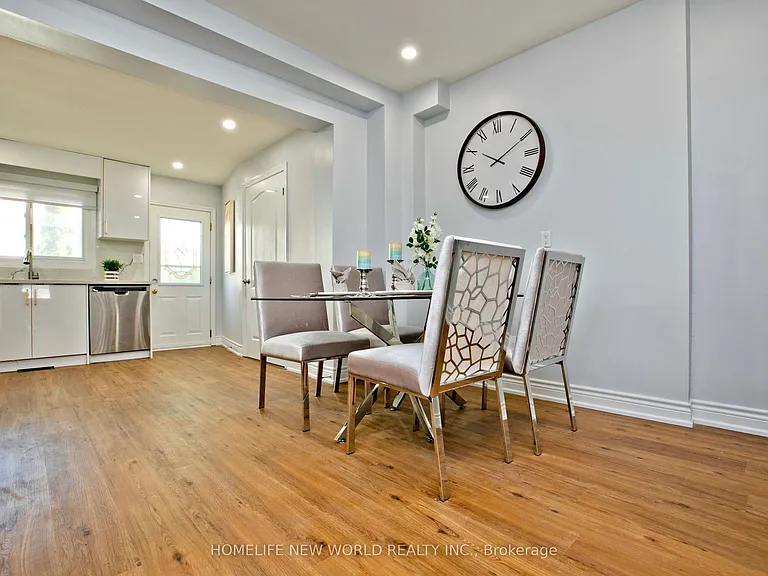 19 Britannia Ave — Photo 6