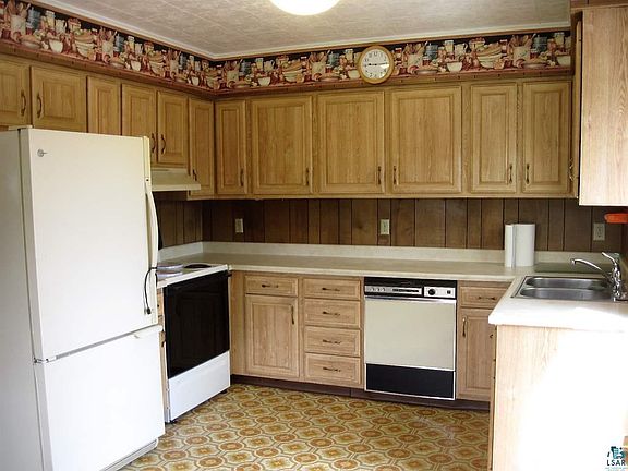 3rd image of 916 Baxter Ave