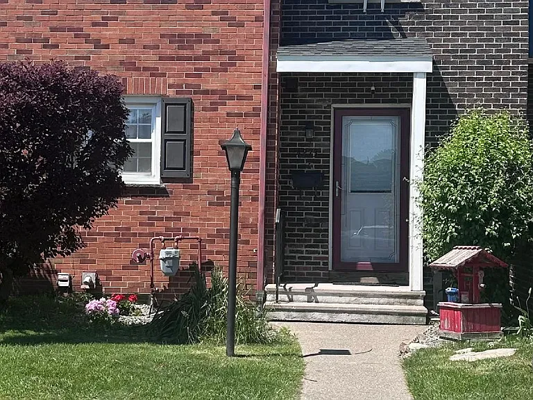 4273 Belmont Dr — Photo 2