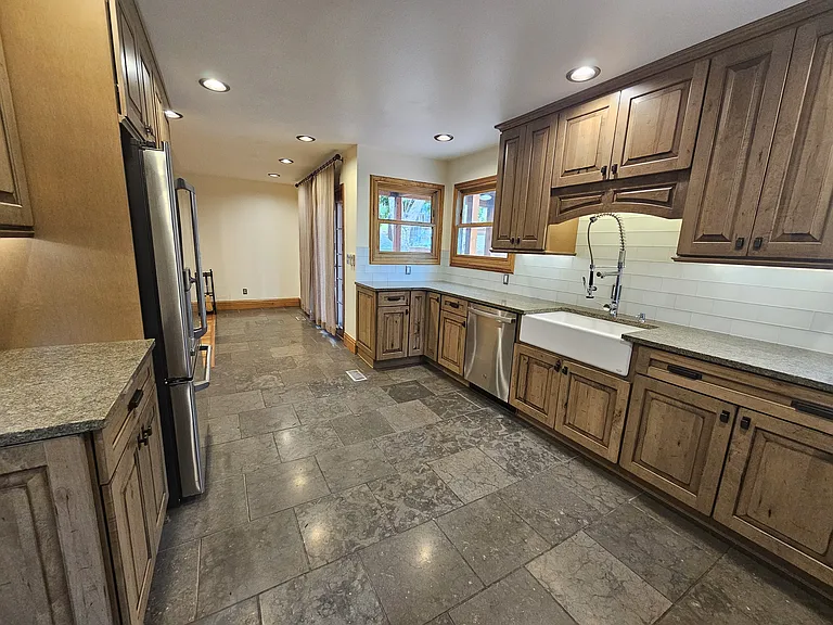 10196 Westside Ct — Photo 4