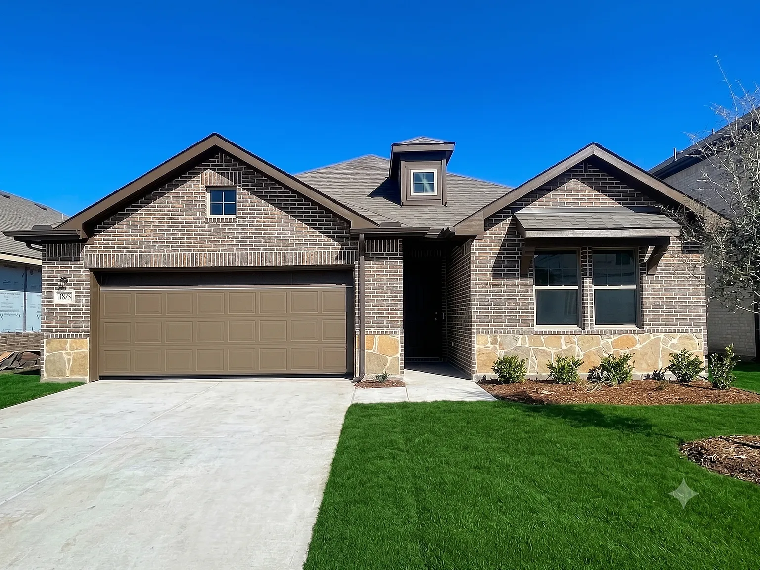 4 bed, 2264 sqft, $2,295 — Photo 1
