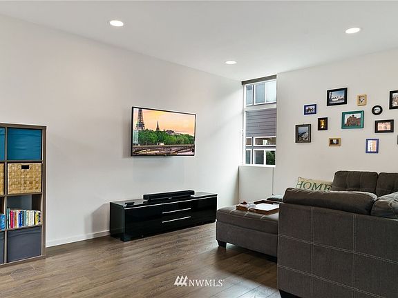 4th image of 4046 Martin Luther King Jr Way S #D