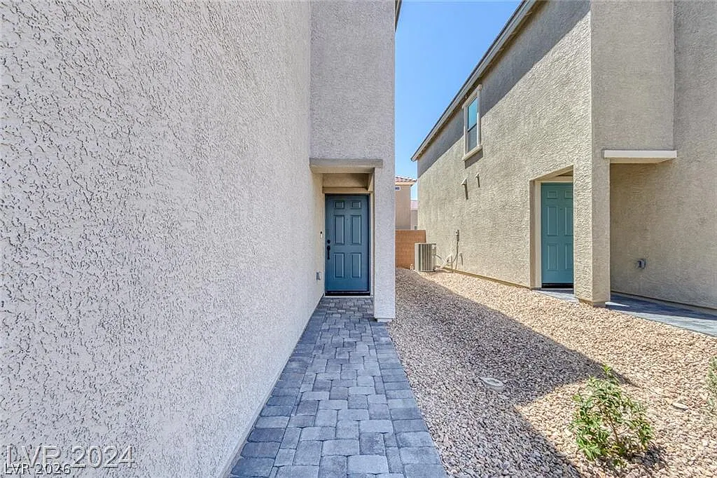 5 bed, 3.0 bath, 2290 sqft, $2,550 — Photo 3