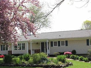 4 Detmer Rd, East Setauket, NY 11733