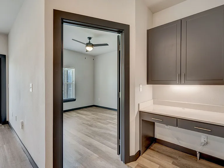 Skyview Flats — Photo 19
