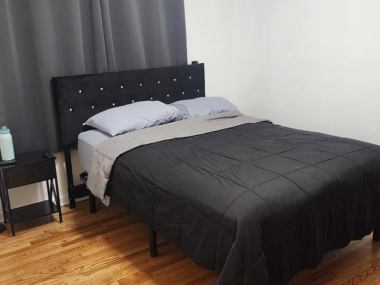2nd Bedroom - Queen