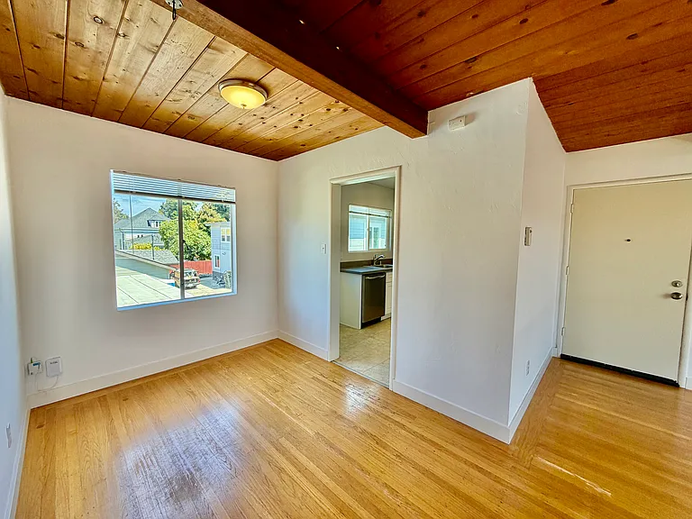 5747 Vicente St #D — Photo 2