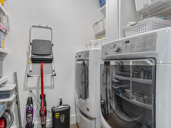 5th image of 1137 Kings Ln #300