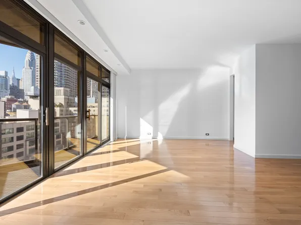 100 United Nations Plaza image 4 of 22