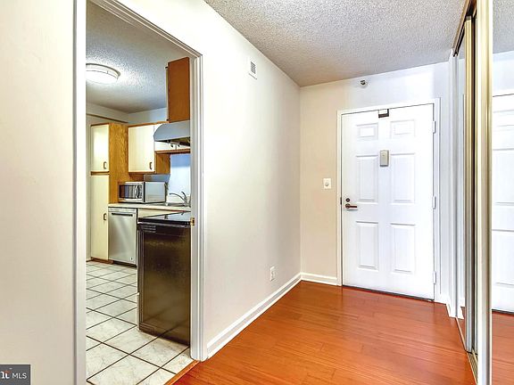 4th image of 1600 N Oak St APT 1033