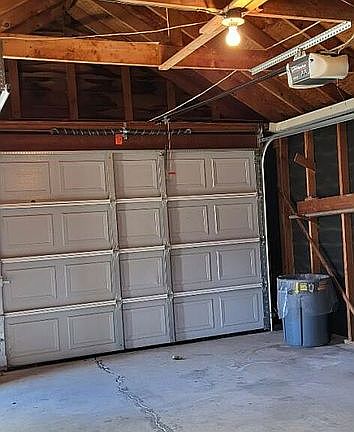 5th image of 526 Rockwell St