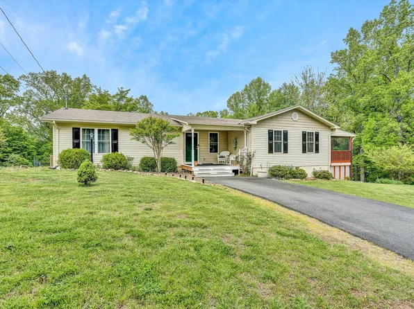 2827 Lakewood Forest Rd, Moneta, VA 24121