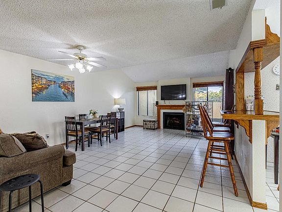 4th image of 610 Plaza De Las Sierras