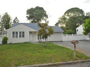 6 Newtown Ave, Selden, NY 11784