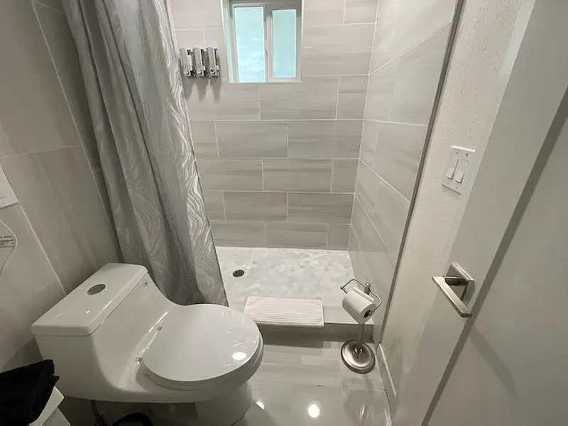 Studio, 200 sqft, $1,400 — Photo 4