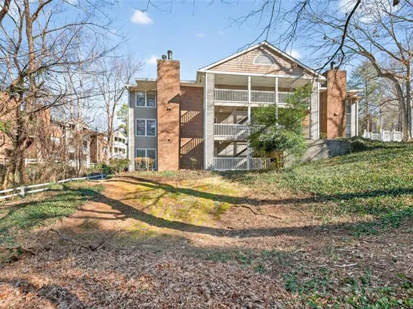 201 Barrington Hills Dr, Sandy Springs, GA 30350