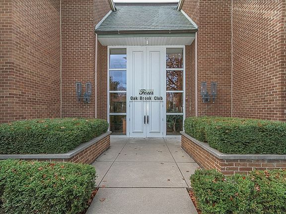 2nd image of 4 Oak Brook Club Dr APT G301