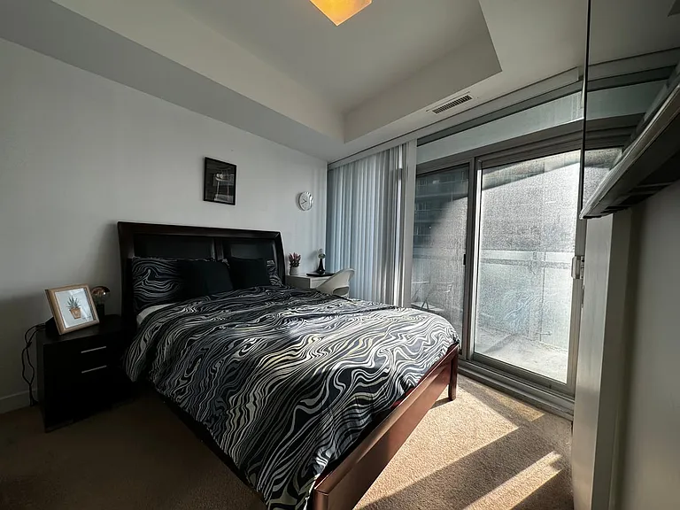 12 York St #5107B — Photo 2