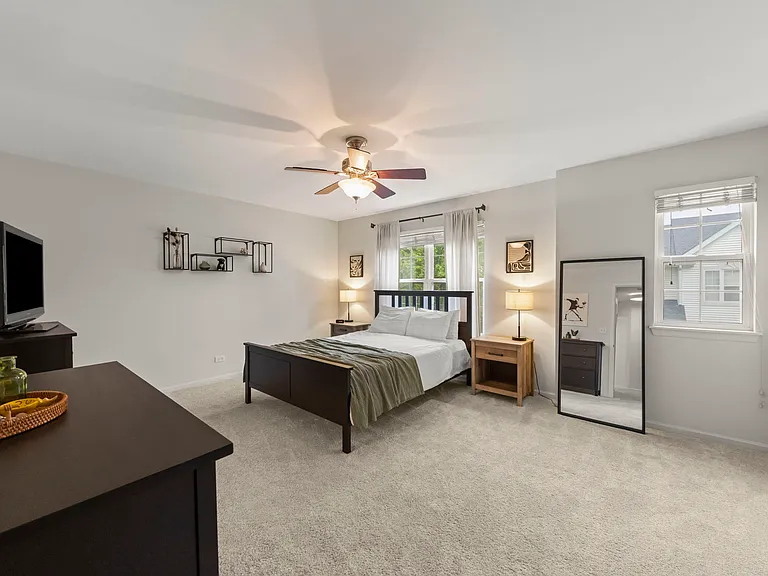 556 Lincoln Station Dr — Photo 10