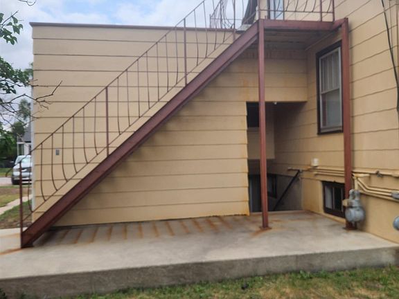 5th image of 402 E Madison St