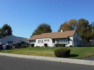 809 Austin Dr, Fairless Hills, PA 19030