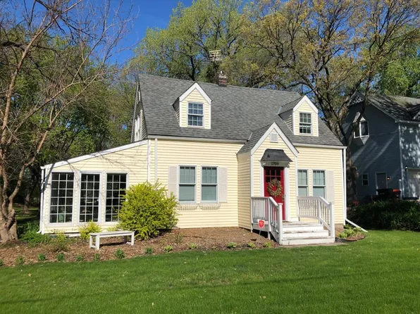 1709 Howard St N, Maplewood, MN 55109