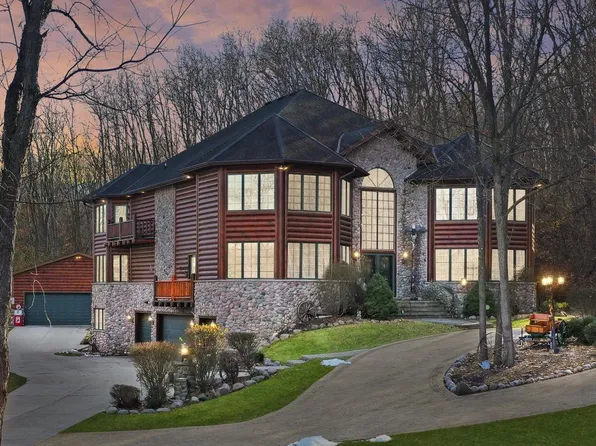 W283N3770 Yorkshire TRACE, Pewaukee, WI 53072