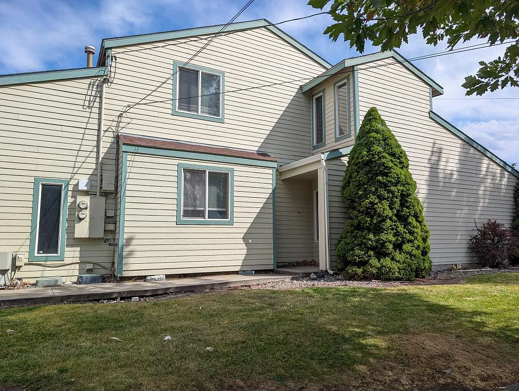 802 C Ave — Photo 2