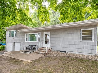 3906 Lakeshore Dr, Okoboji, IA 51355