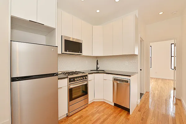 Rented by Flatiron Real Estate Advisors LLC | media 32