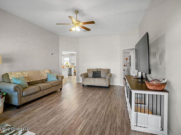 5th image of 47 Logaras Cir