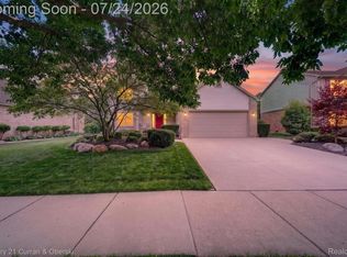 6585 Norwood Dr, Canton, MI 48187