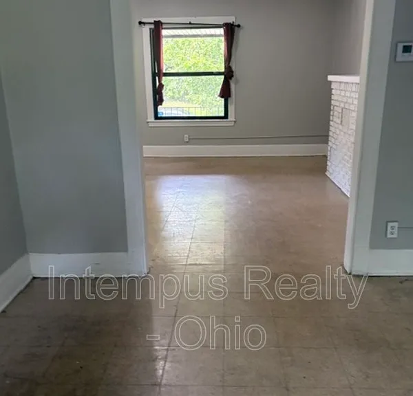 915 Lakewood Ave — Photo 3