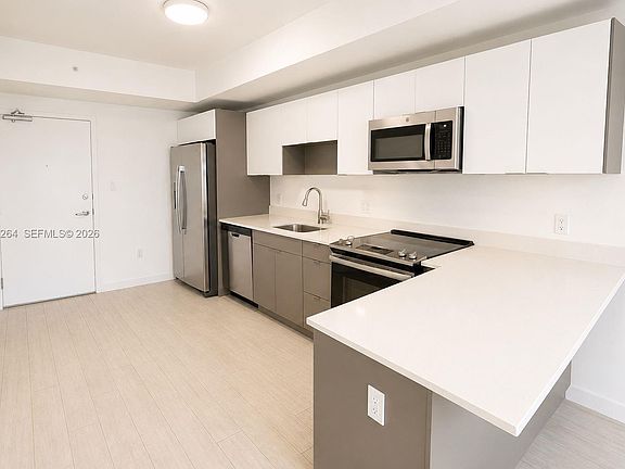 4th image of 321 NE 26th St Unit 515