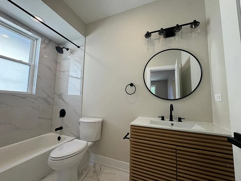 2522 W Charleston St #3 — Photo 9