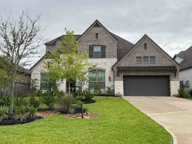 1006 Stillwater Pond Ct — Photo 1