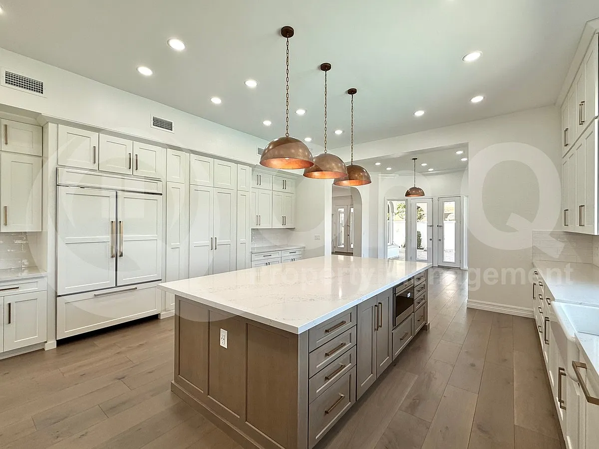 5 bed, 5.0 bath, 6156 sqft, $11,000 — Photo 4