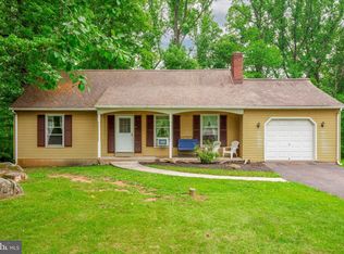 16 Hilltop Dr, Green Lane, PA 18054