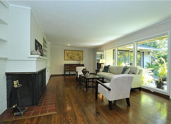 5th image of 440 Lemon St