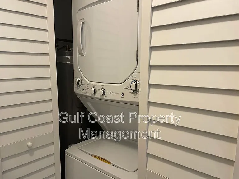 2124 N Tamiami Trl #102 — Photo 12