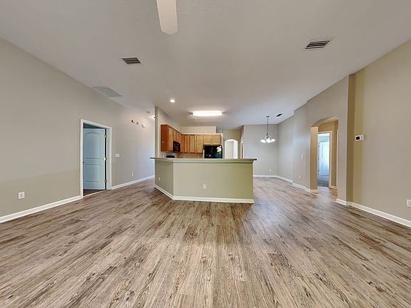3rd image of 479 Apple Creek Dr