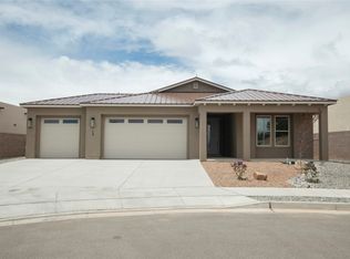 17 Confianza St, Los Alamos, NM 87544