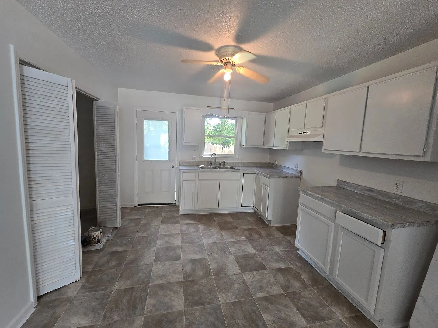 105 Chase Ave — Photo 2