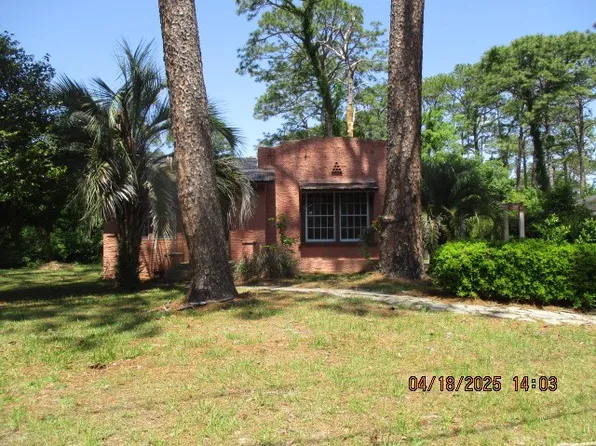 707 Magnolia Dr, Waycross, GA 31501