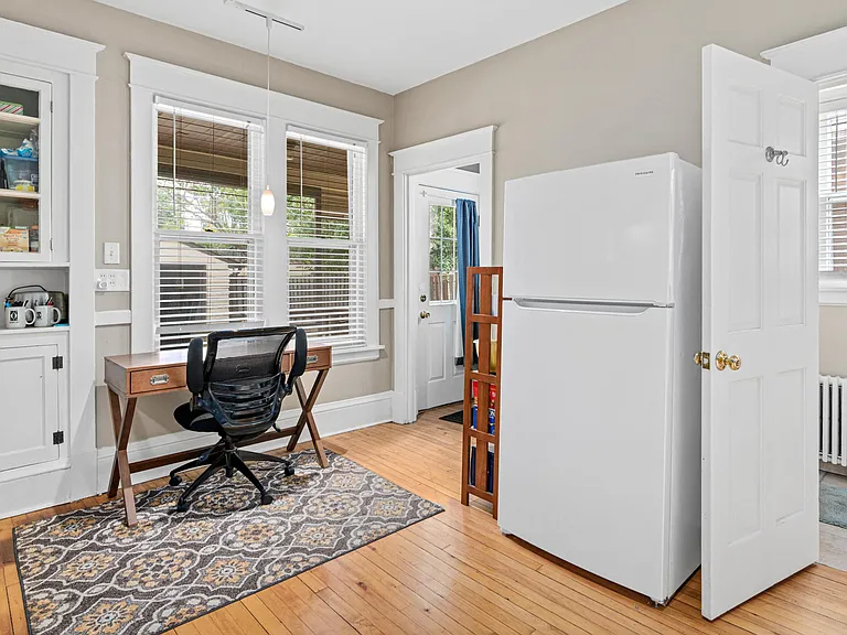 184 George St W #2 — Photo 3