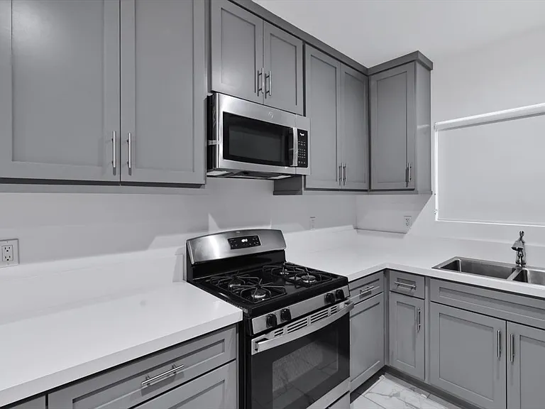 10609 S Inglewood Ave — Photo 10
