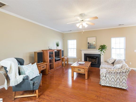 3rd image of 107 N Orchard Farms Ave